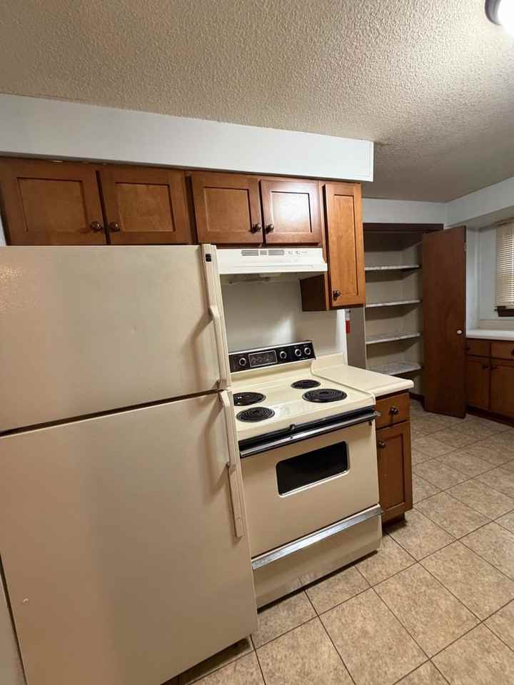 1226 Division St - Photo 4 of 10