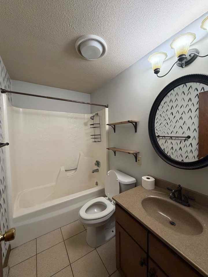 1226 Division St - Photo 5 of 10