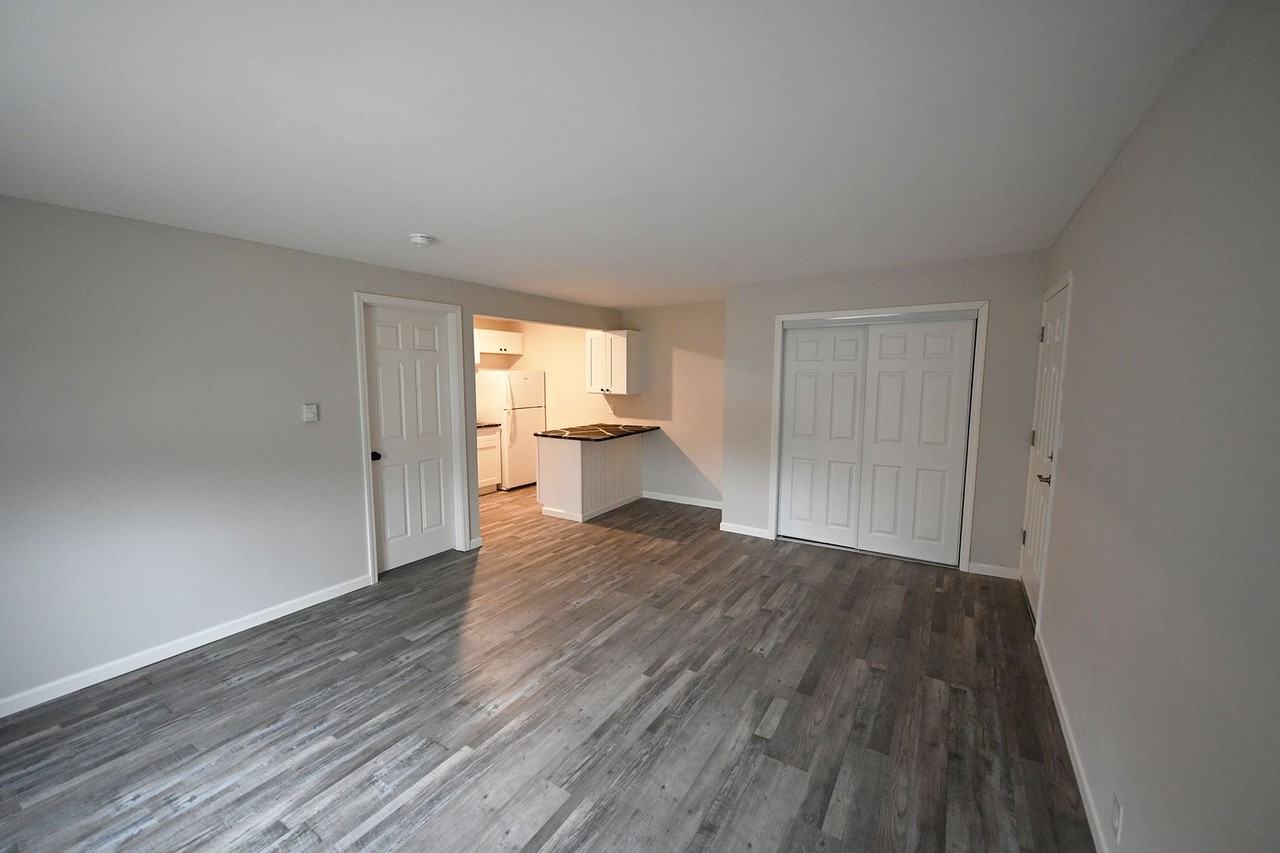 227 Hillside Cir #9 - Photo 5 of 14