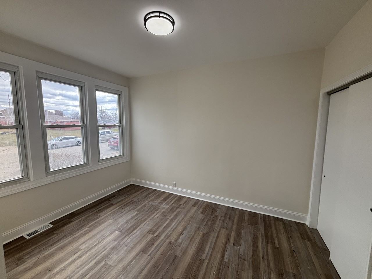 1368 Waite St #1 - Photo 4 of 12