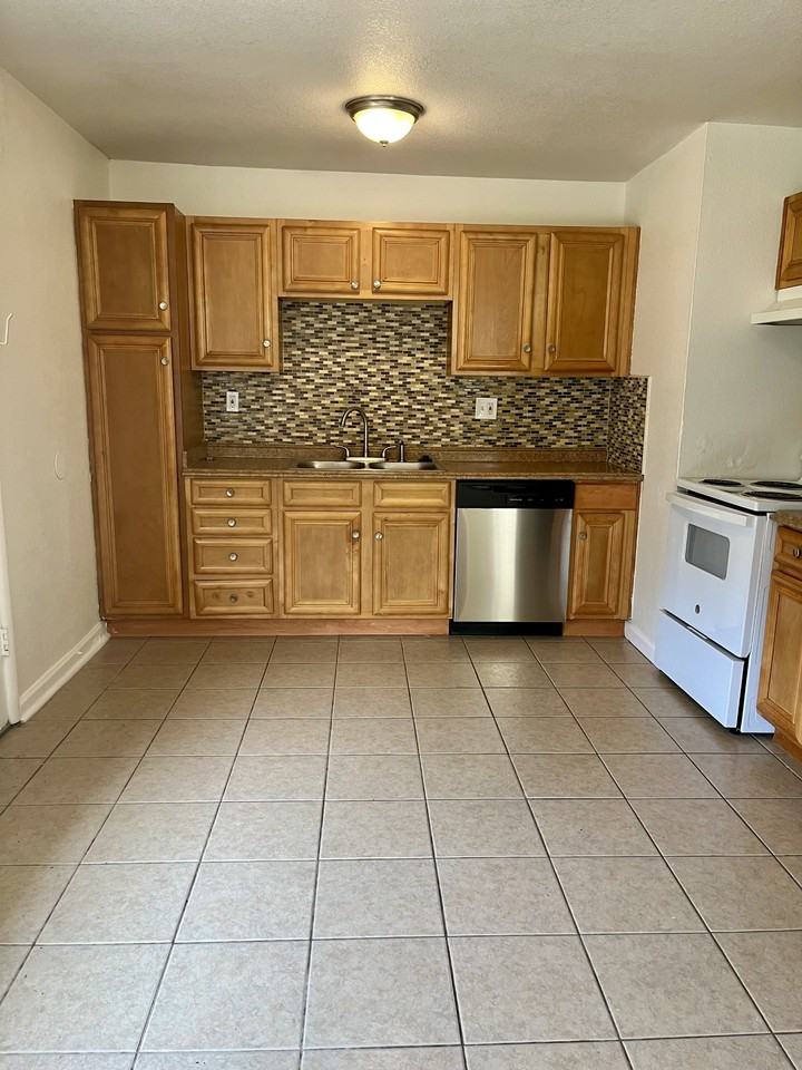 10804 Newton Ave #1 - Photo 7 of 23