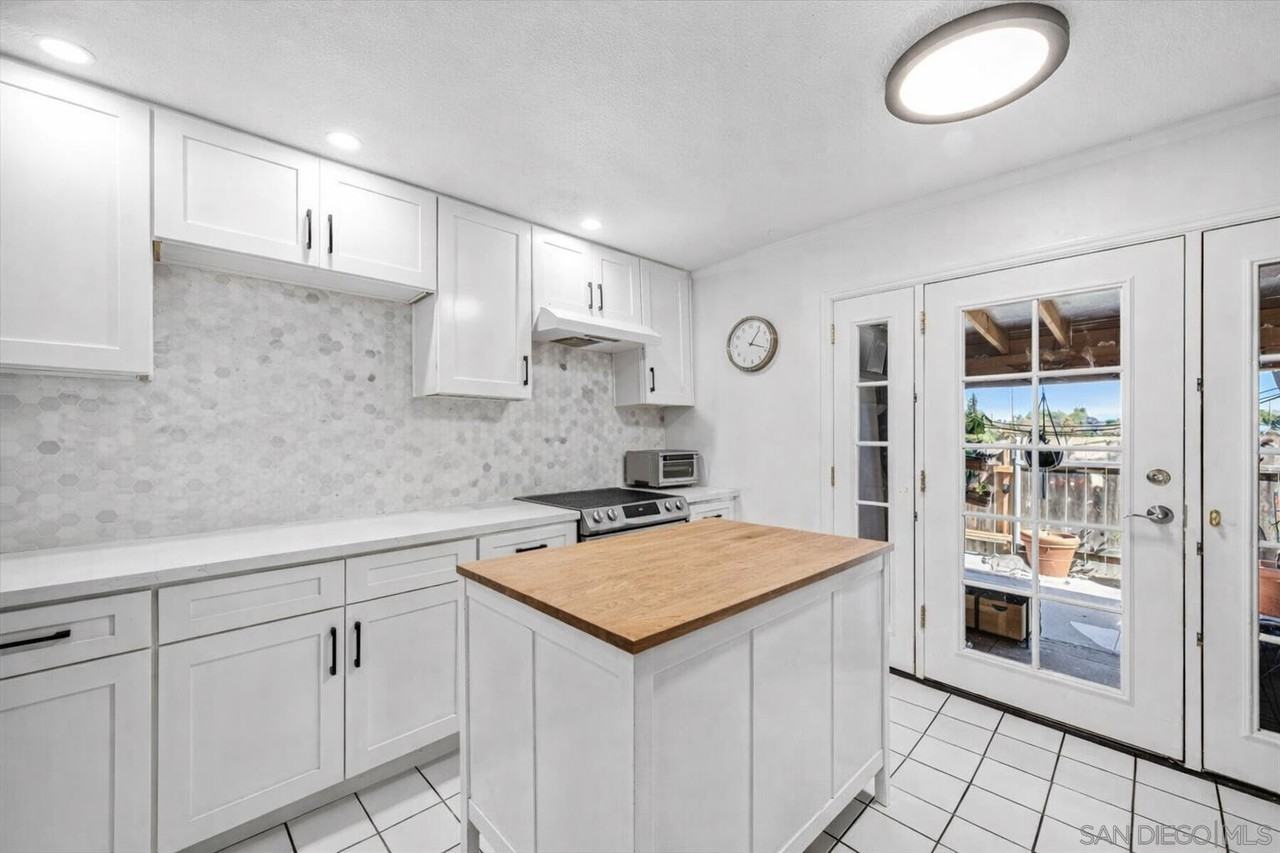 2127 Berry St #1 - Photo 4 of 22