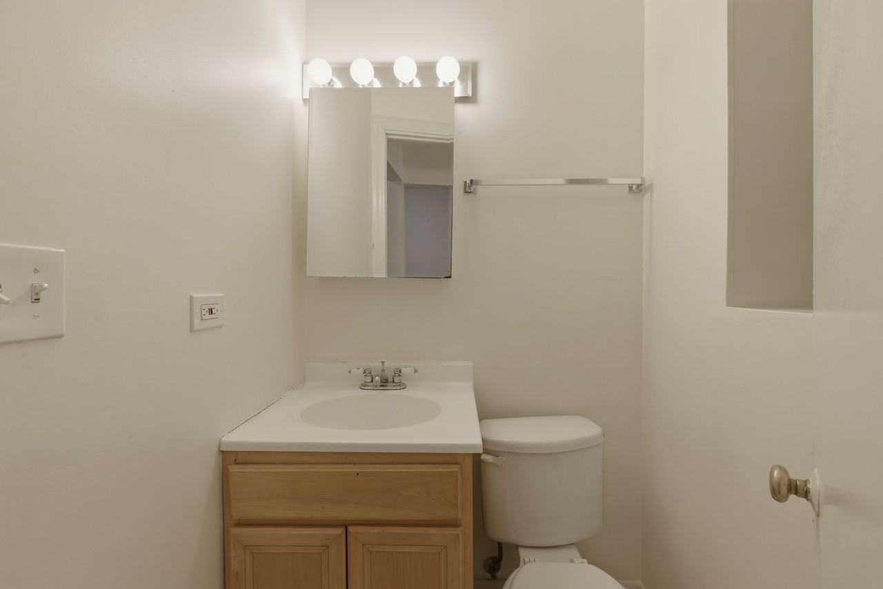5120 N Kenmore Ave #1S - Photo 6 of 8