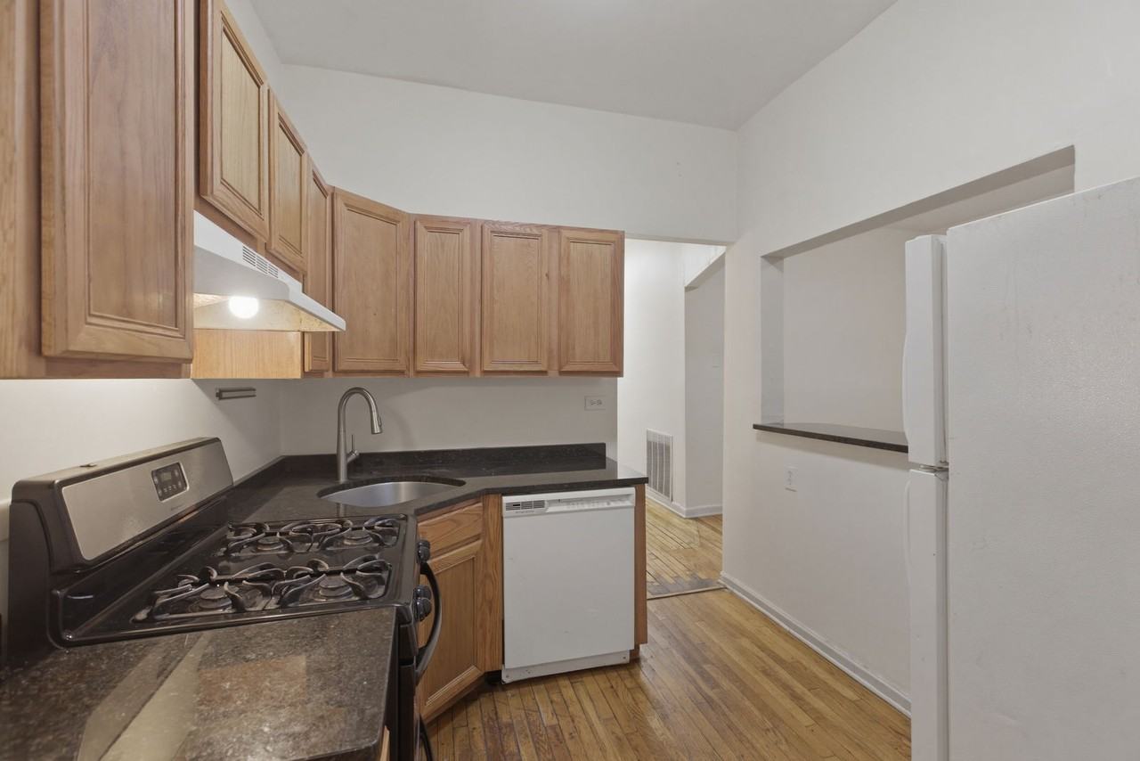 5120 N Kenmore Ave #1S - Photo 7 of 8