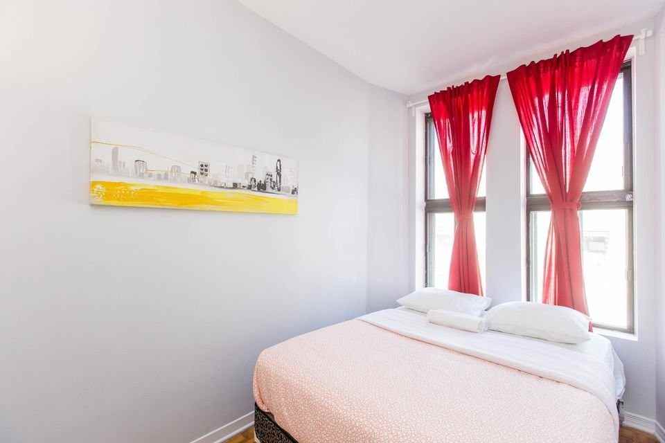 3066 Rue Saint-Antoine O - Photo 2 of 17