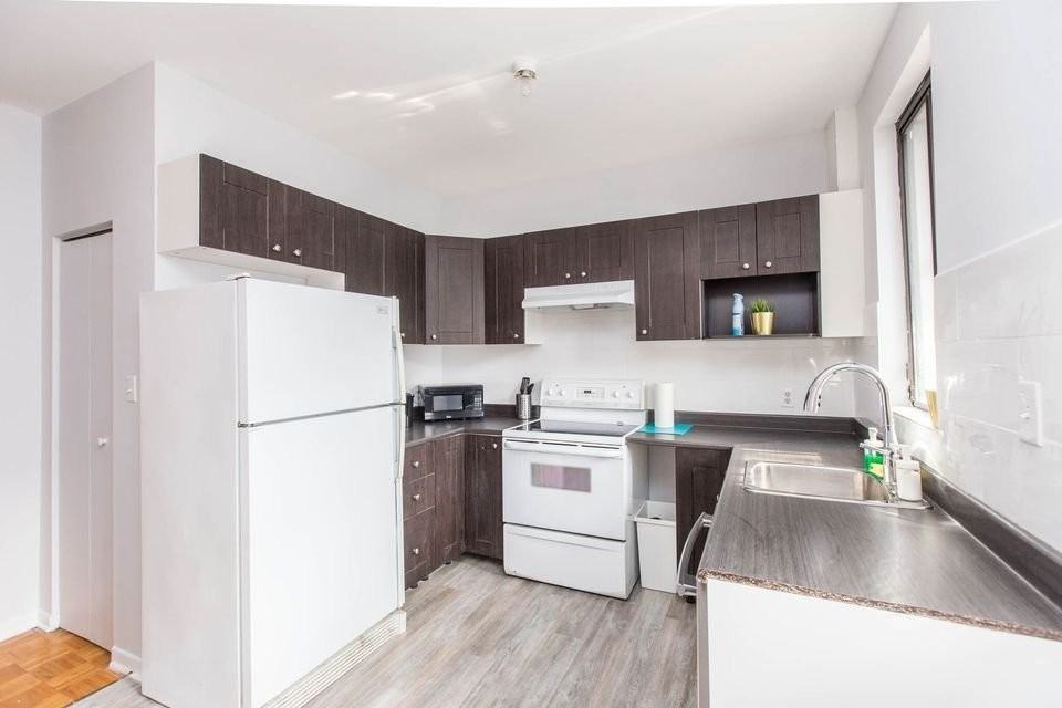 3066 Rue Saint-Antoine O - Photo 3 of 17