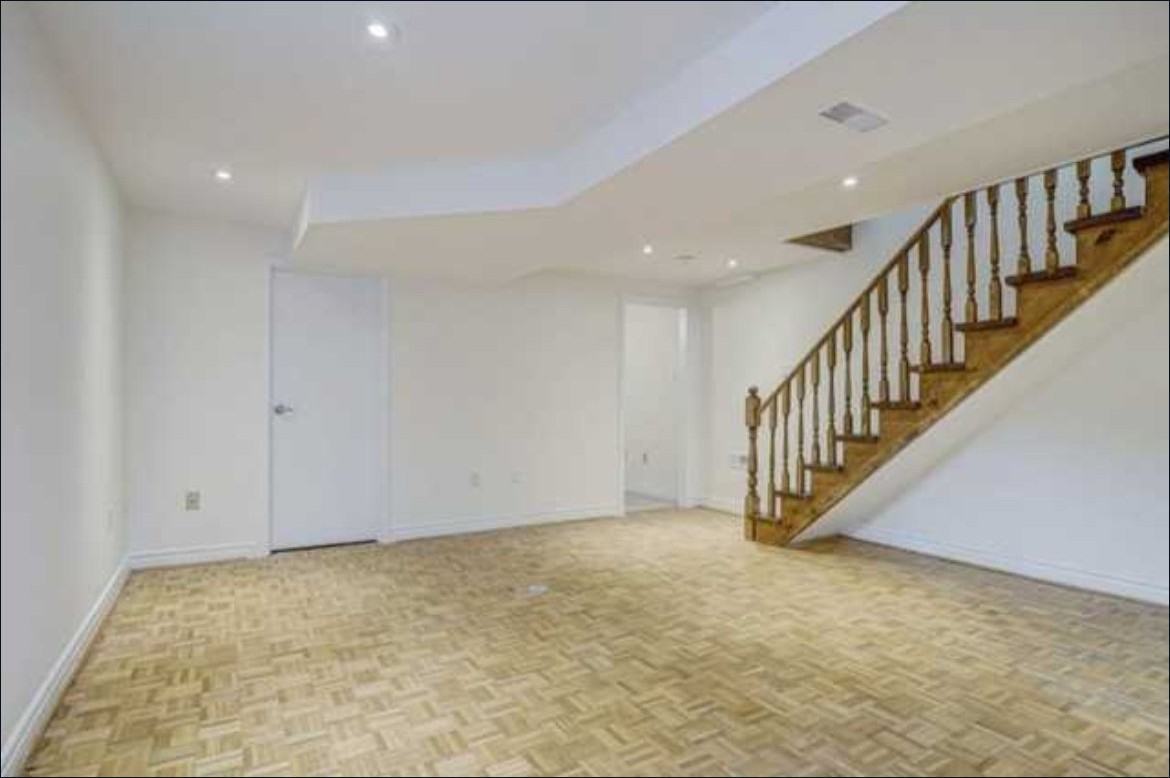 554 Clinton St - Photo 6 of 17