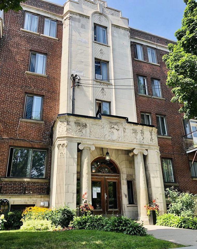 5245 Ch De La Côte-Saint-Luc - Photo 6 of 7