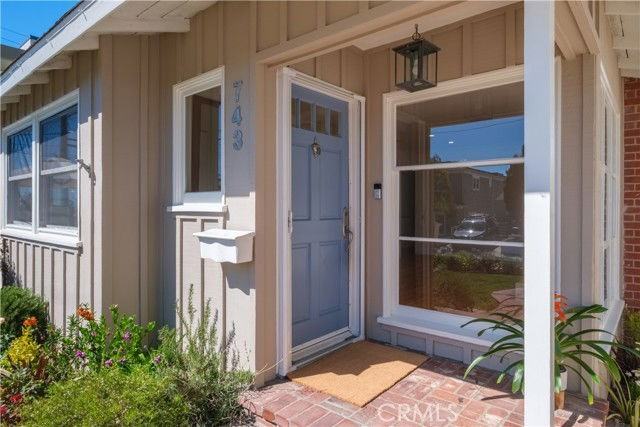 743 26th St - Photo 2 of 8