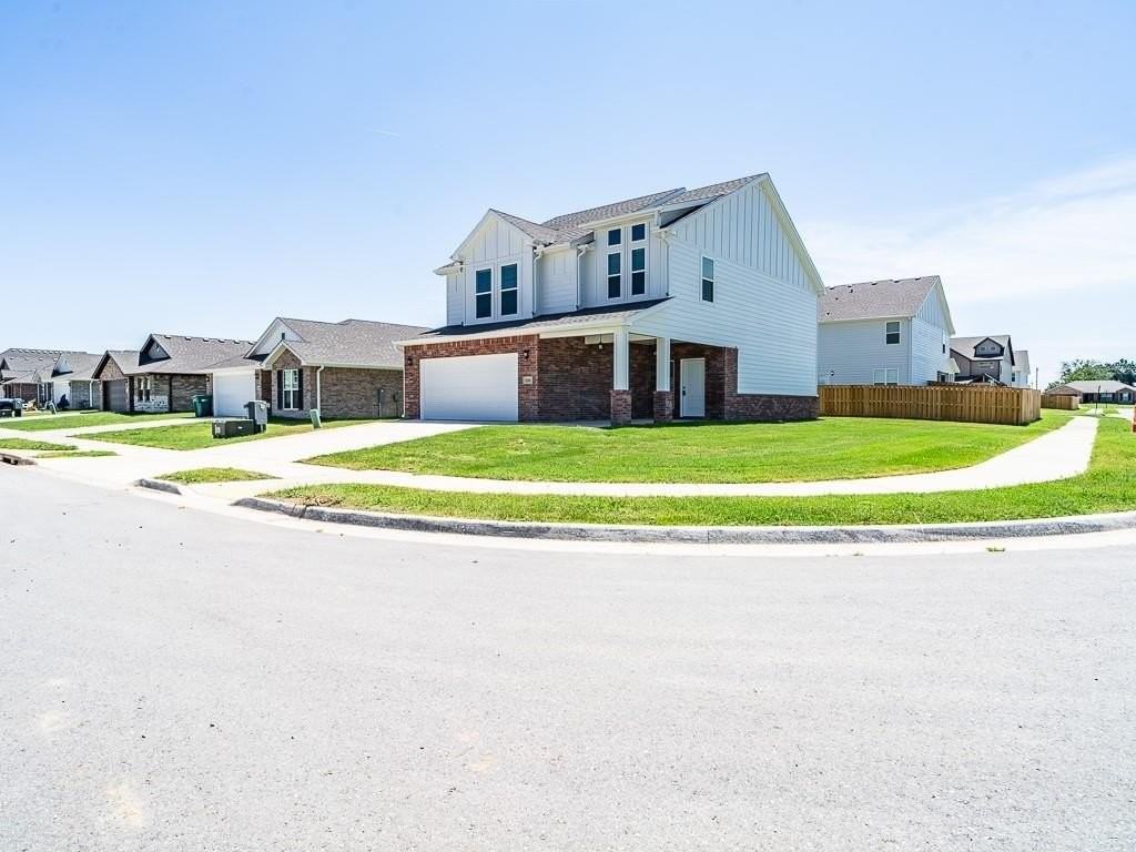 2161 Wildflower Dr - Photo 2 of 39