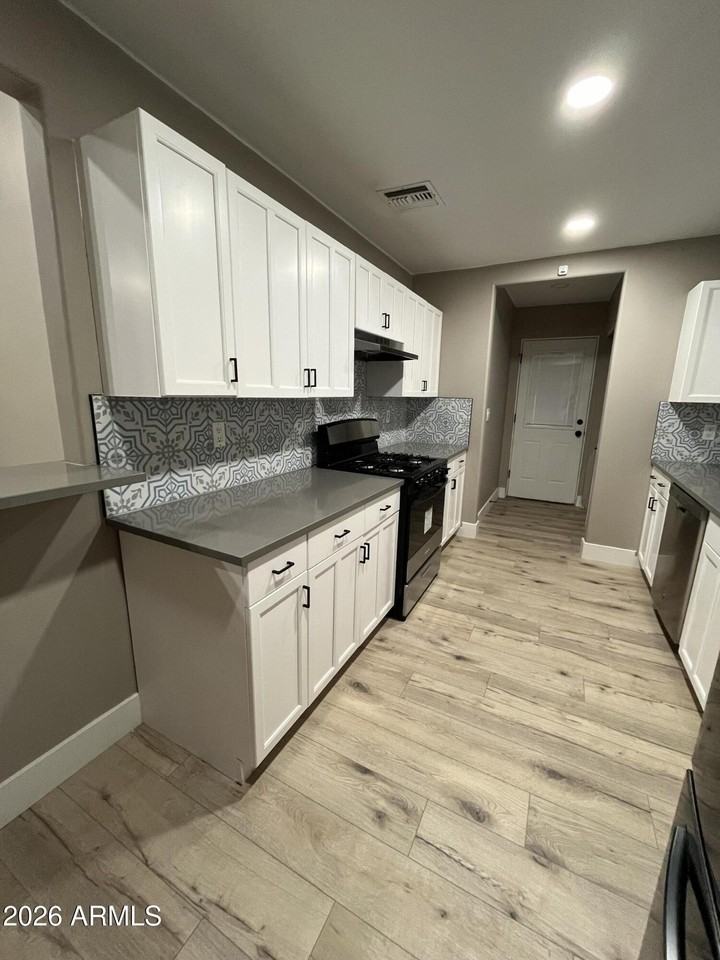 1002 S Roosevelt St - Photo 5 of 15