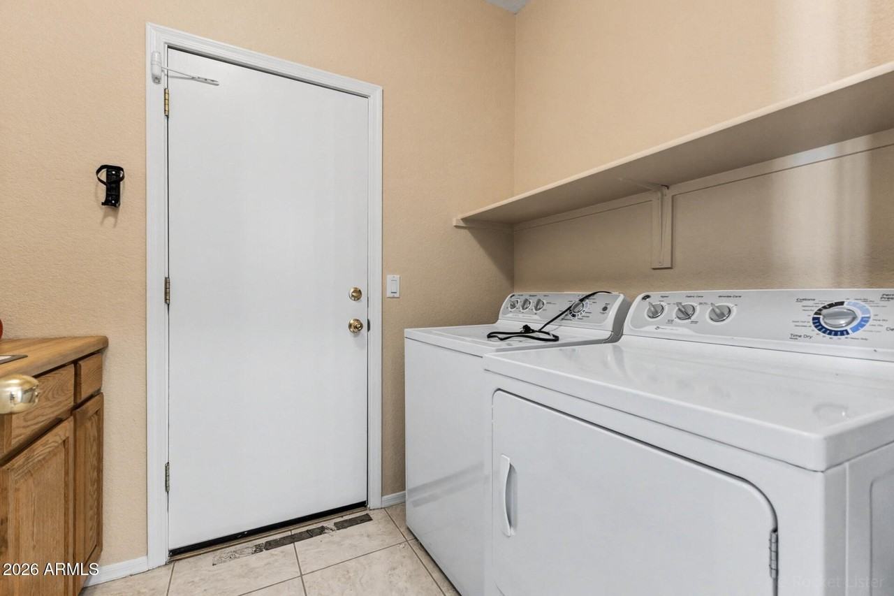 8373 W Mary Ann Dr - Photo 3 of 32