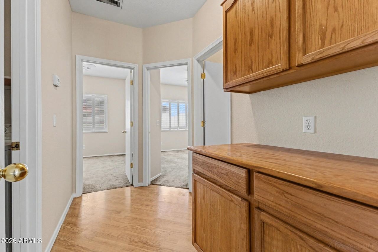 8373 W Mary Ann Dr - Photo 4 of 32