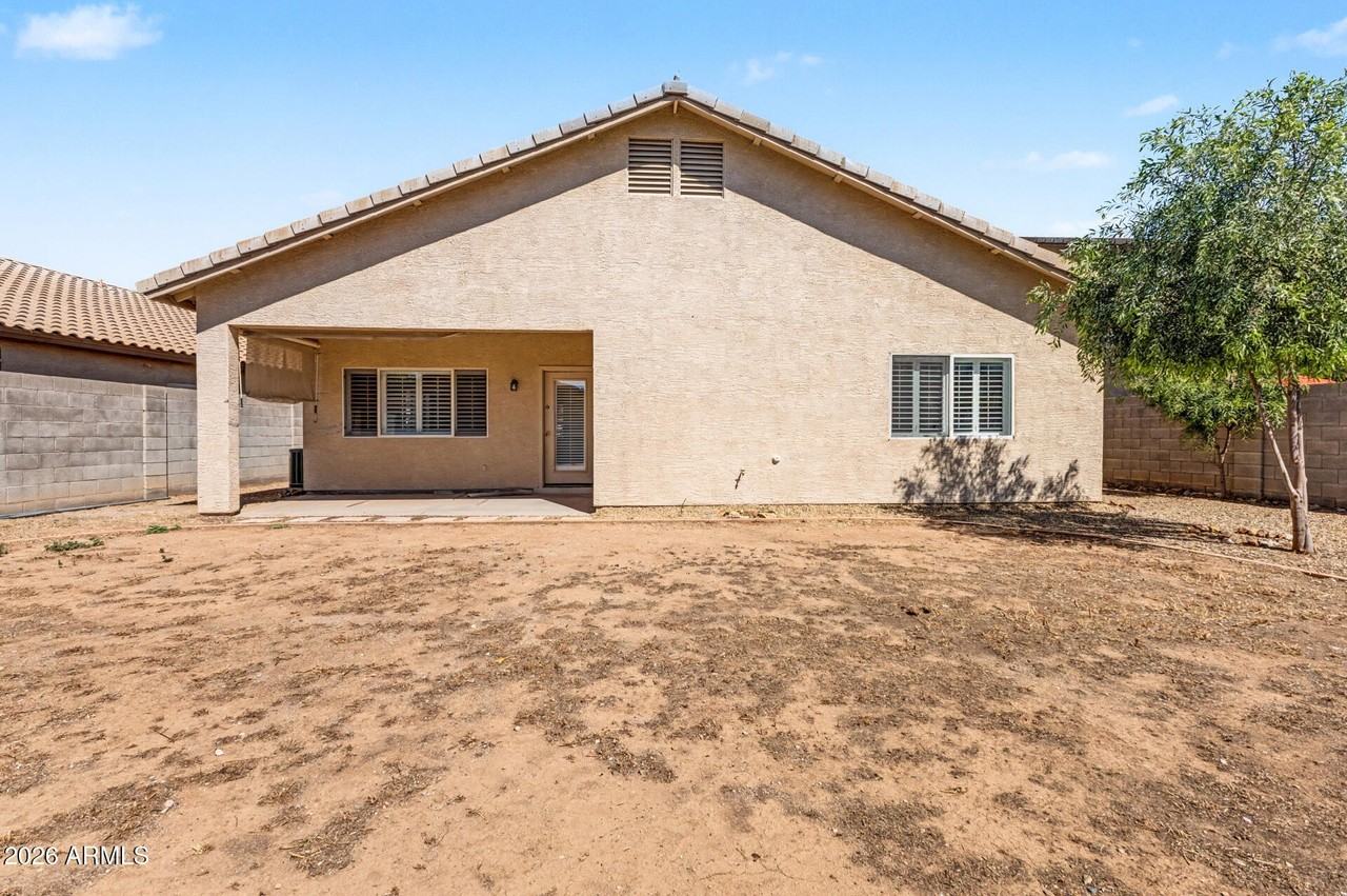 8373 W Mary Ann Dr - Photo 5 of 32