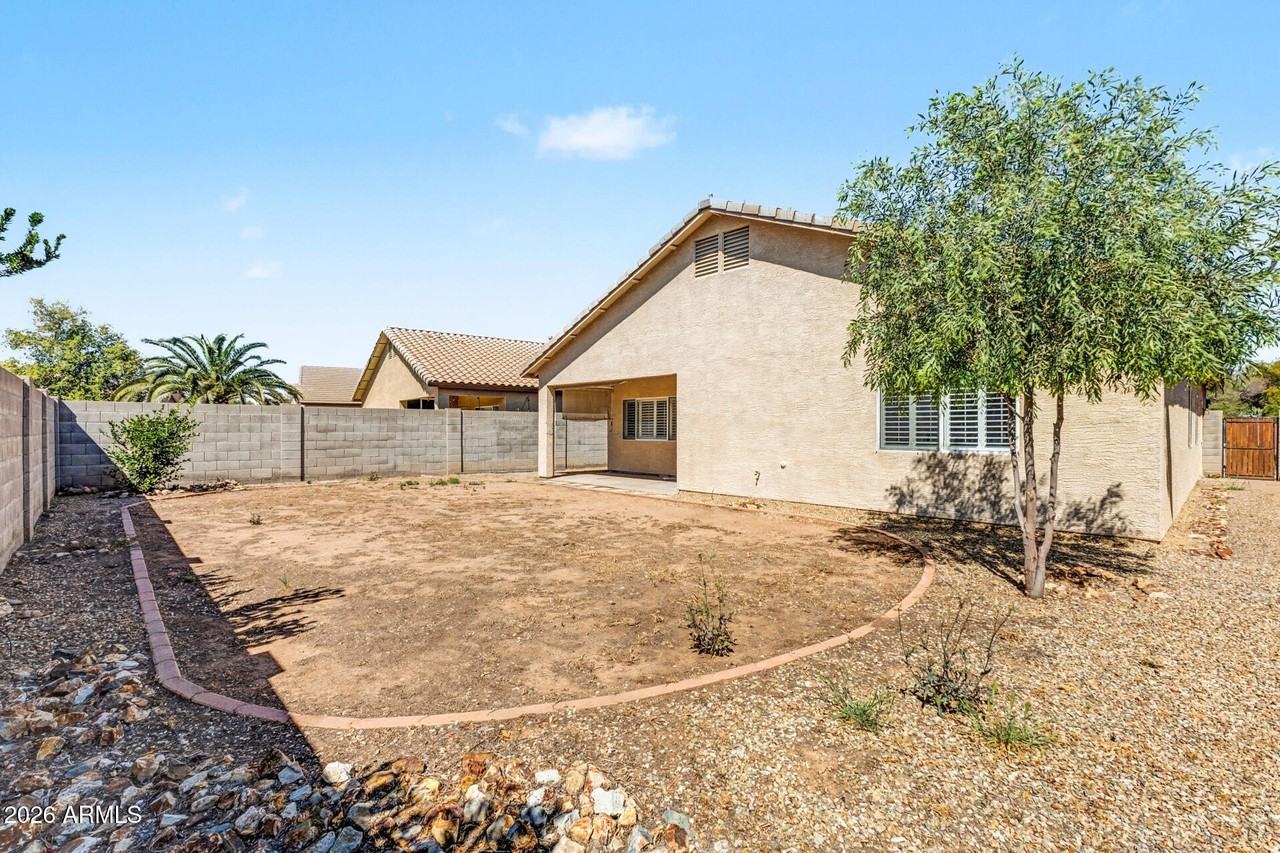 8373 W Mary Ann Dr - Photo 7 of 32