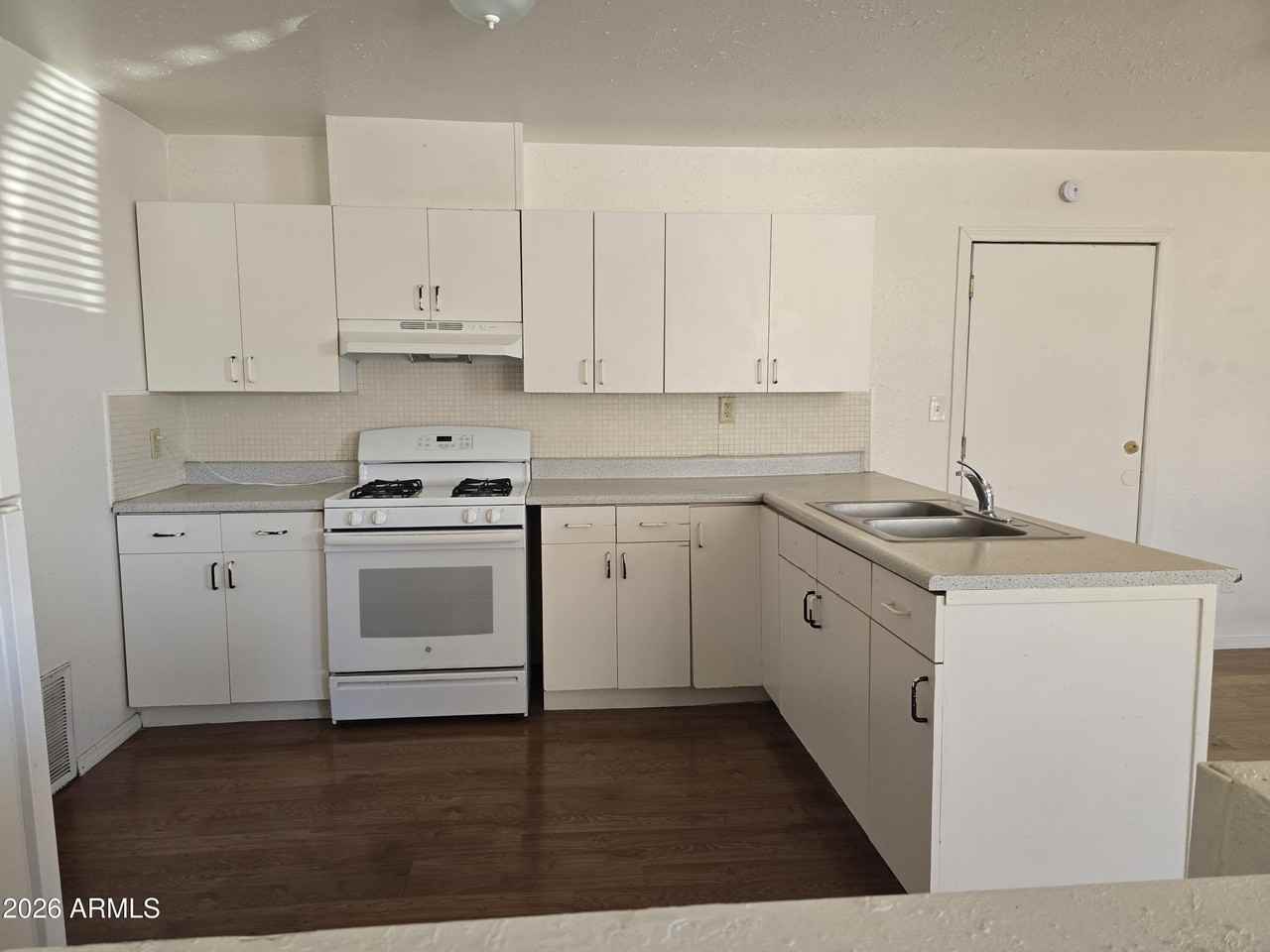 1101 E Mingus Ave Apt B - Photo 4 of 7