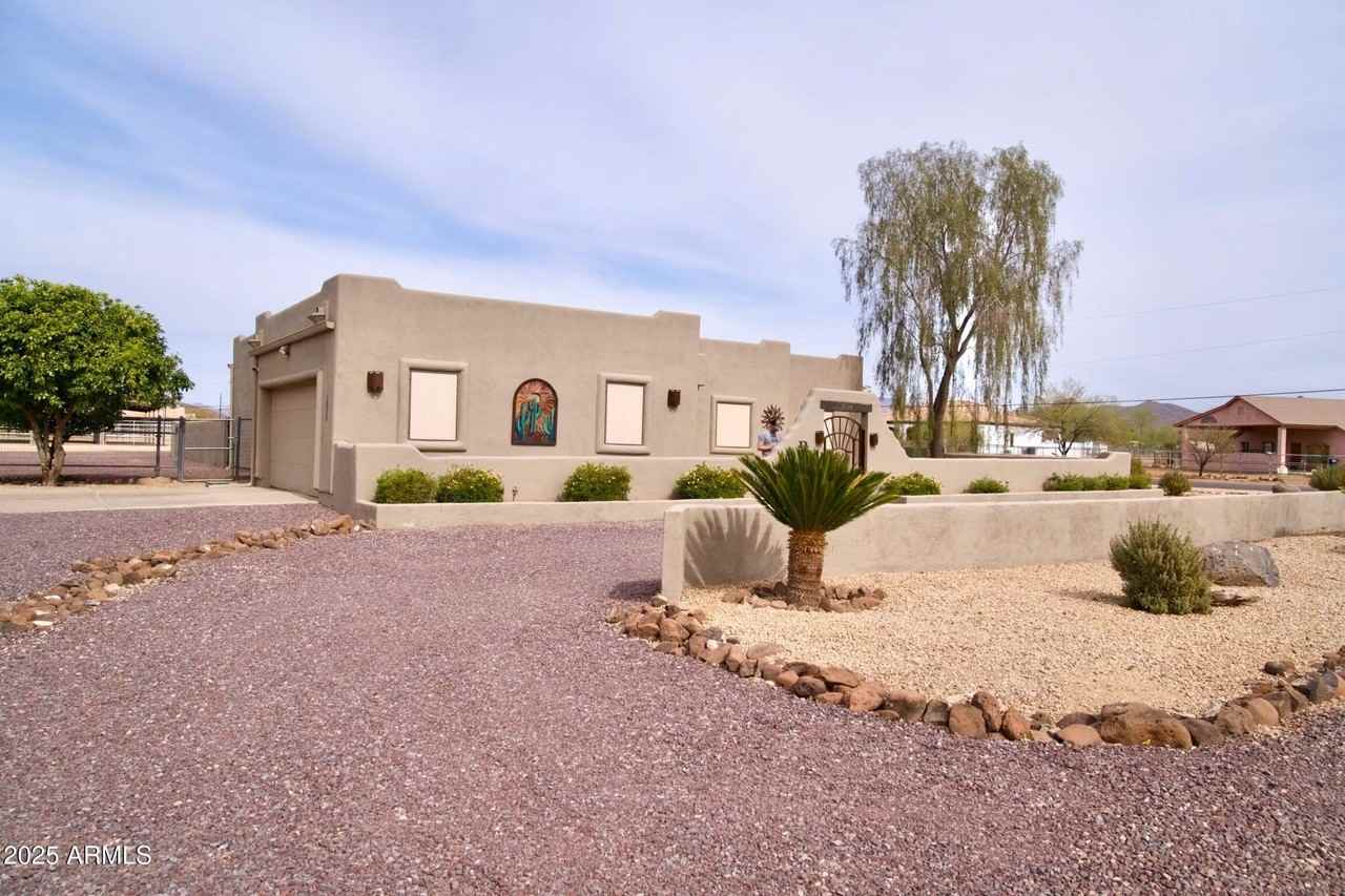 1714 W Adamanda Ct - Photo 2 of 48