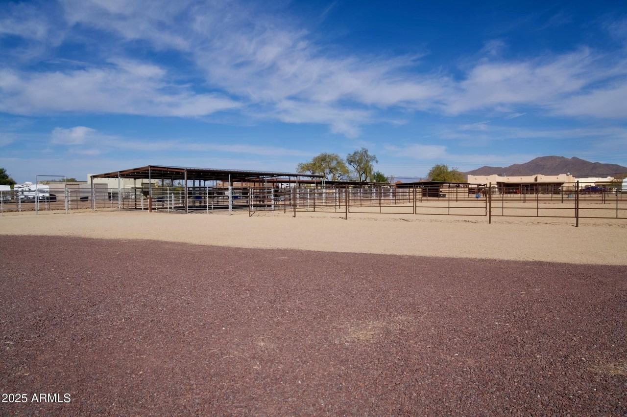 1714 W Adamanda Ct - Photo 3 of 48