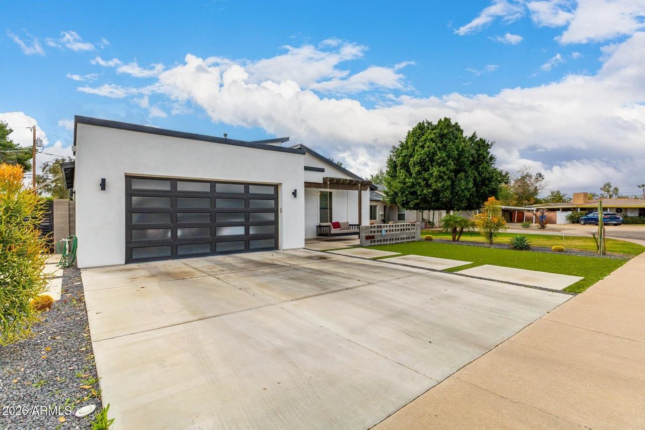 1831 E Montecito Ave - Photo 2 of 41