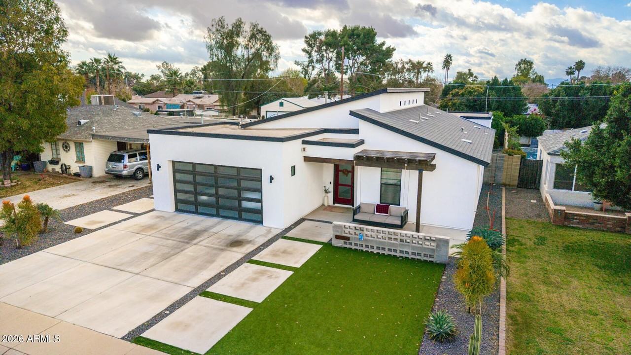 1831 E Montecito Ave - Photo 4 of 41