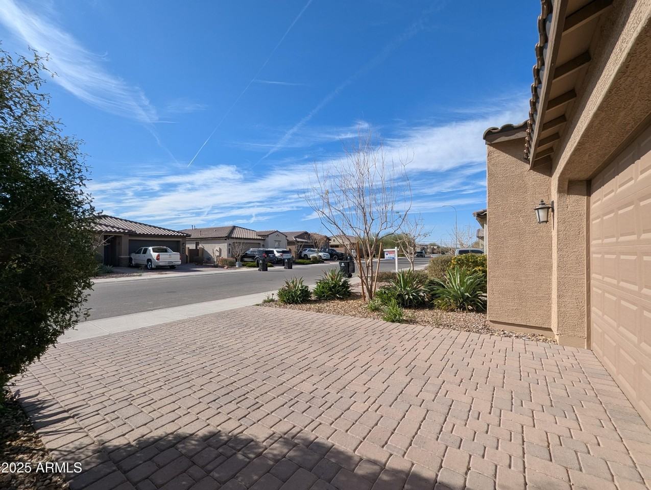 4827 S 117th Ave - Photo 5 of 50