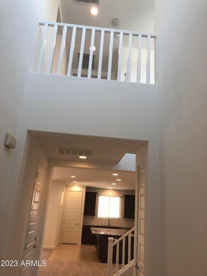 2511 E Pelican Dr - Photo 4 of 34