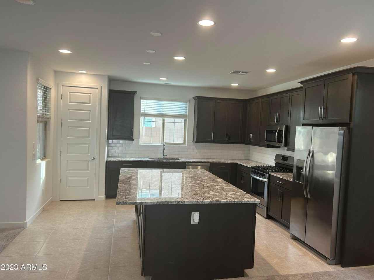 2511 E Pelican Dr - Photo 6 of 34