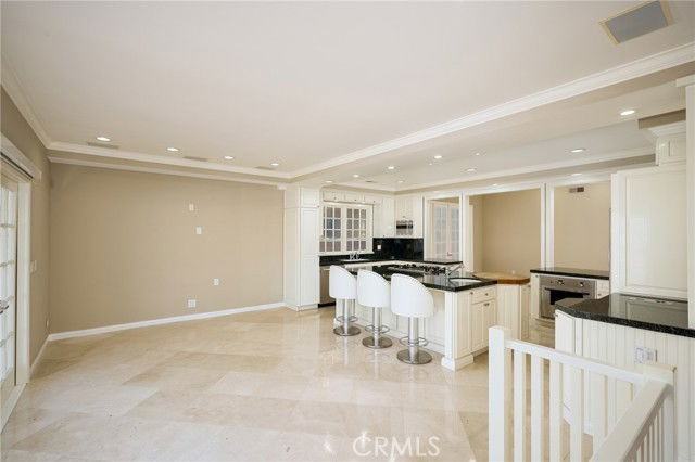 736 Harbor Island Dr - Photo 3 of 8