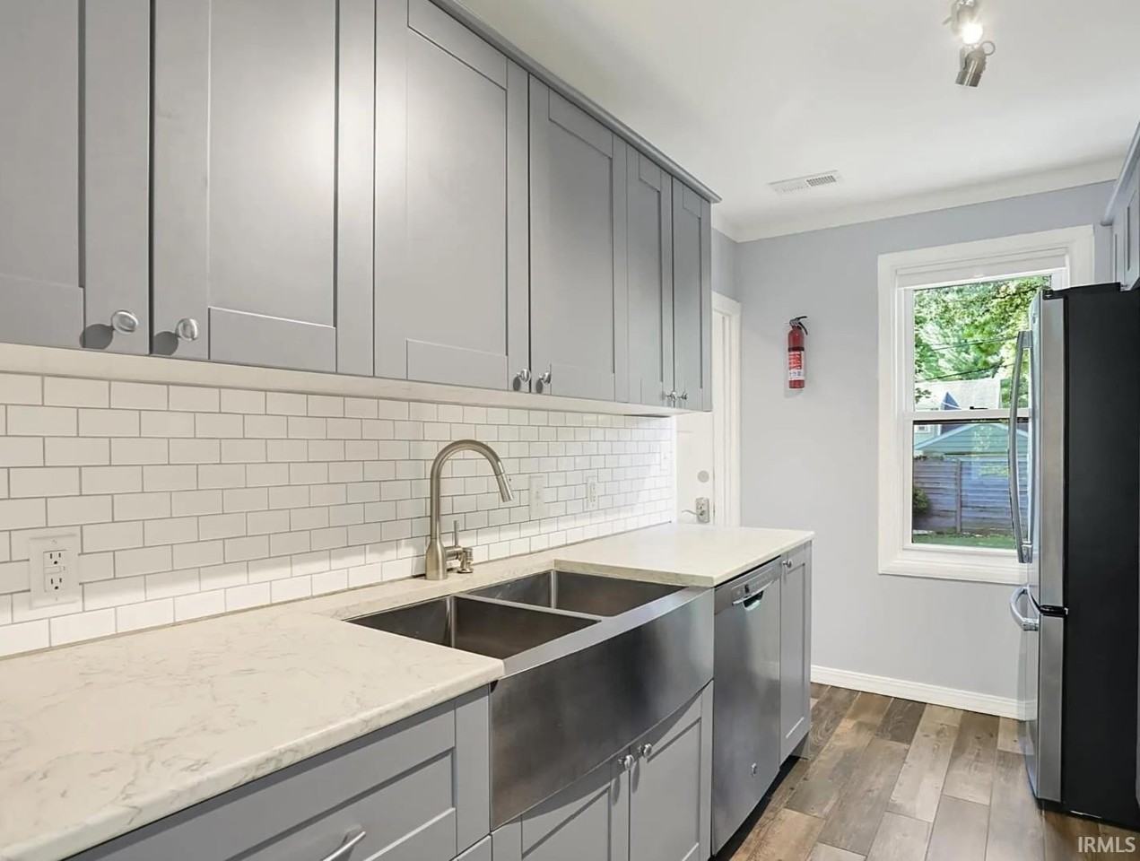 1604 E University St - Photo 5 of 22