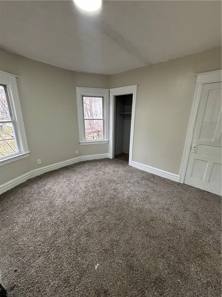 18 Kenilworth Ter - Photo 7 of 9