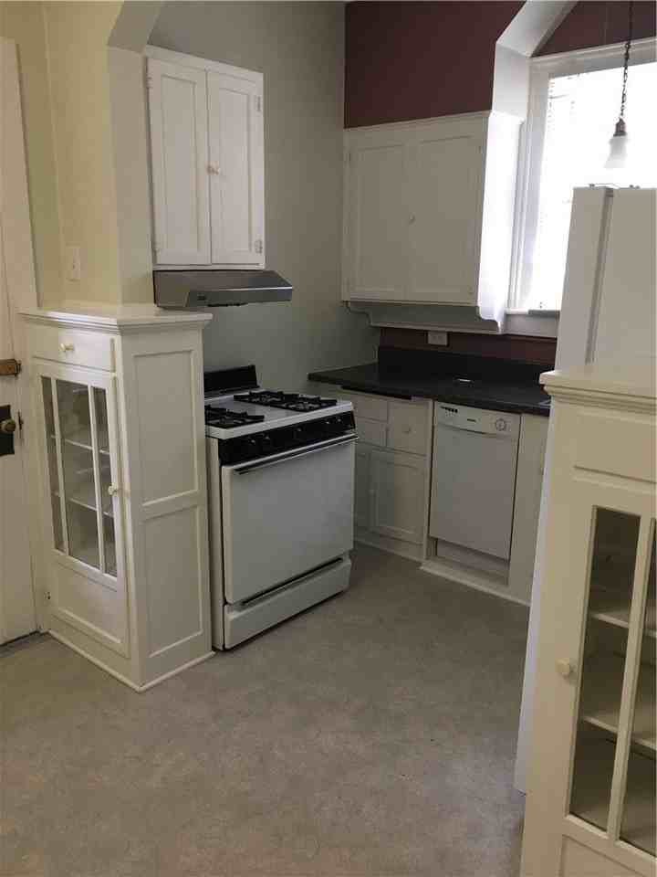 168 Pine St - Photo 3 of 11