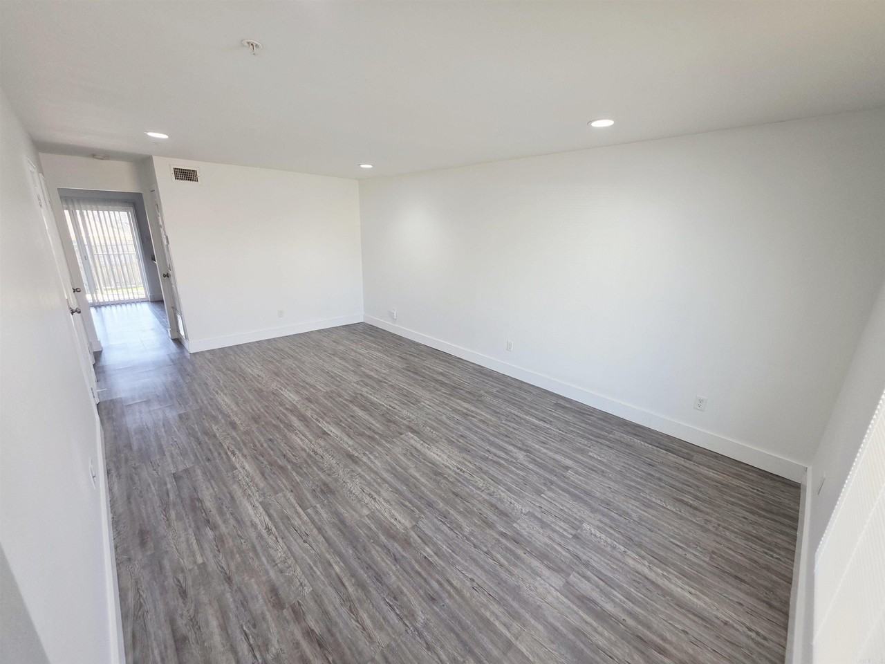 1920 Sanford Dr - Photo 2 of 7