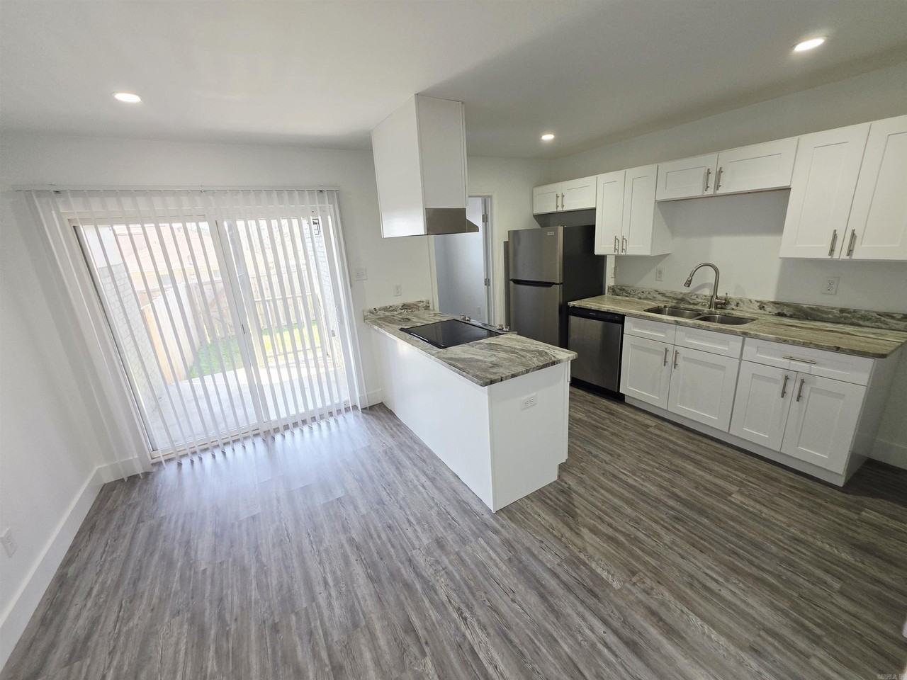 1920 Sanford Dr - Photo 4 of 7