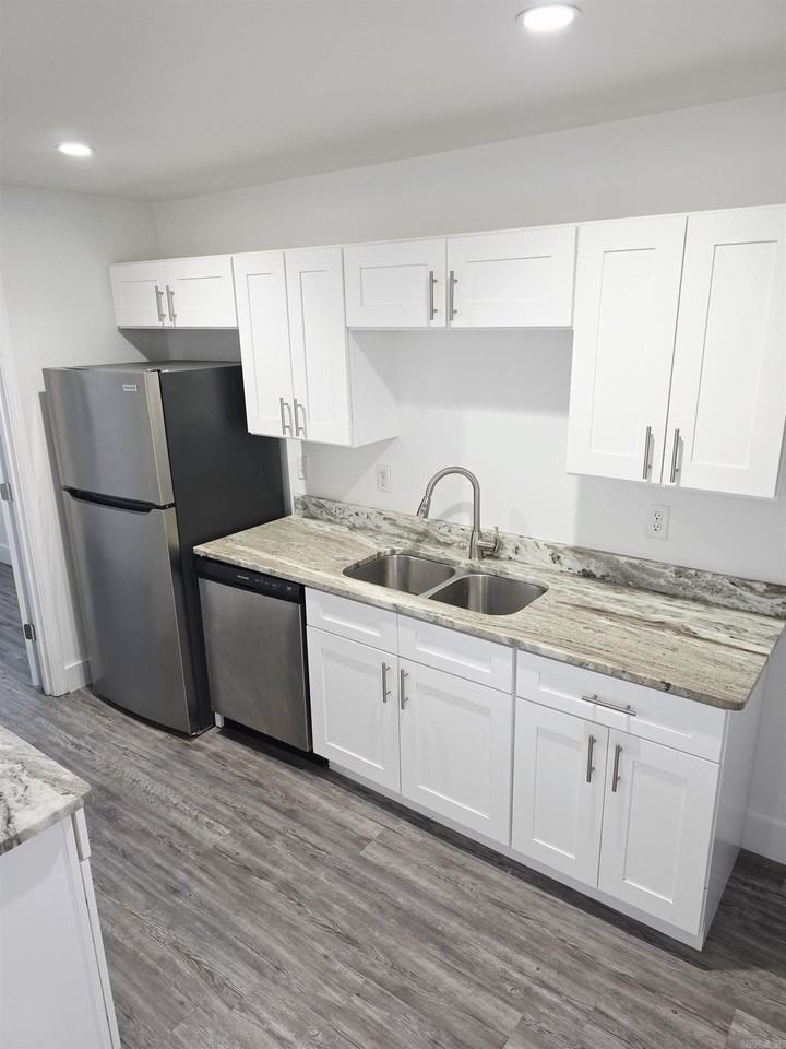 1920 Sanford Dr - Photo 5 of 7