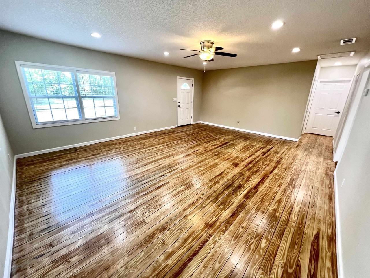 804 W 2nd St - Photo 6 of 27