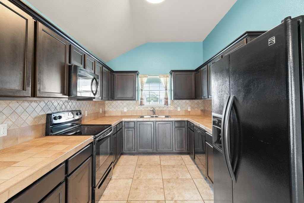 2129 Sky Crest St - Photo 2 of 40