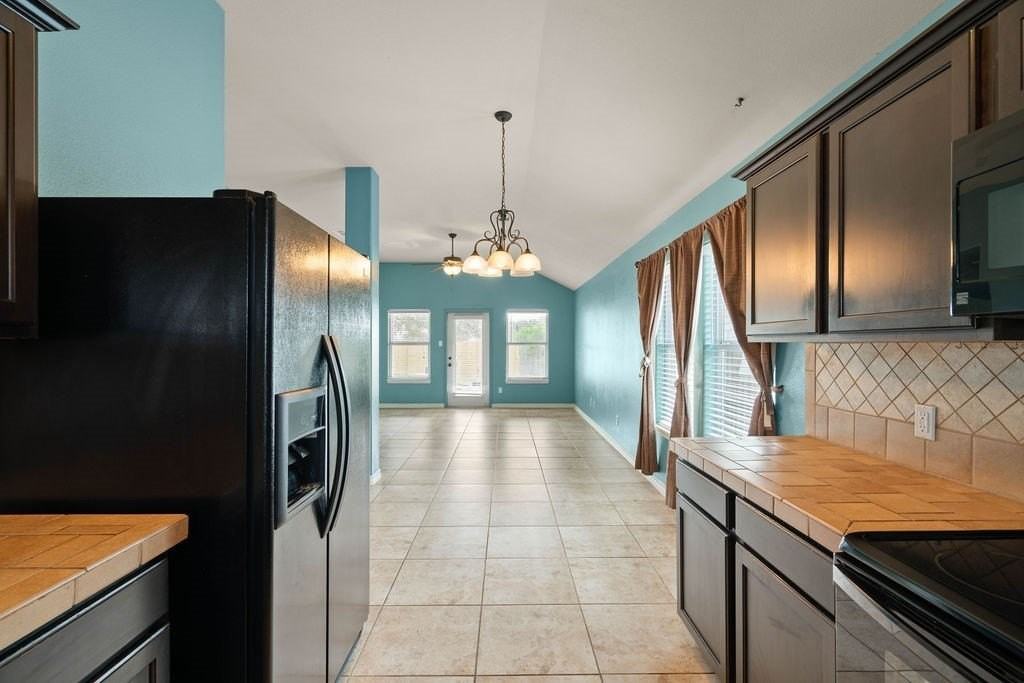 2129 Sky Crest St - Photo 4 of 40