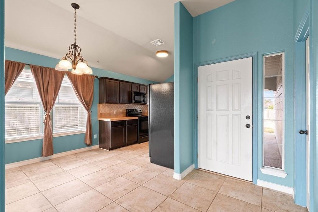 2129 Sky Crest St - Photo 6 of 40