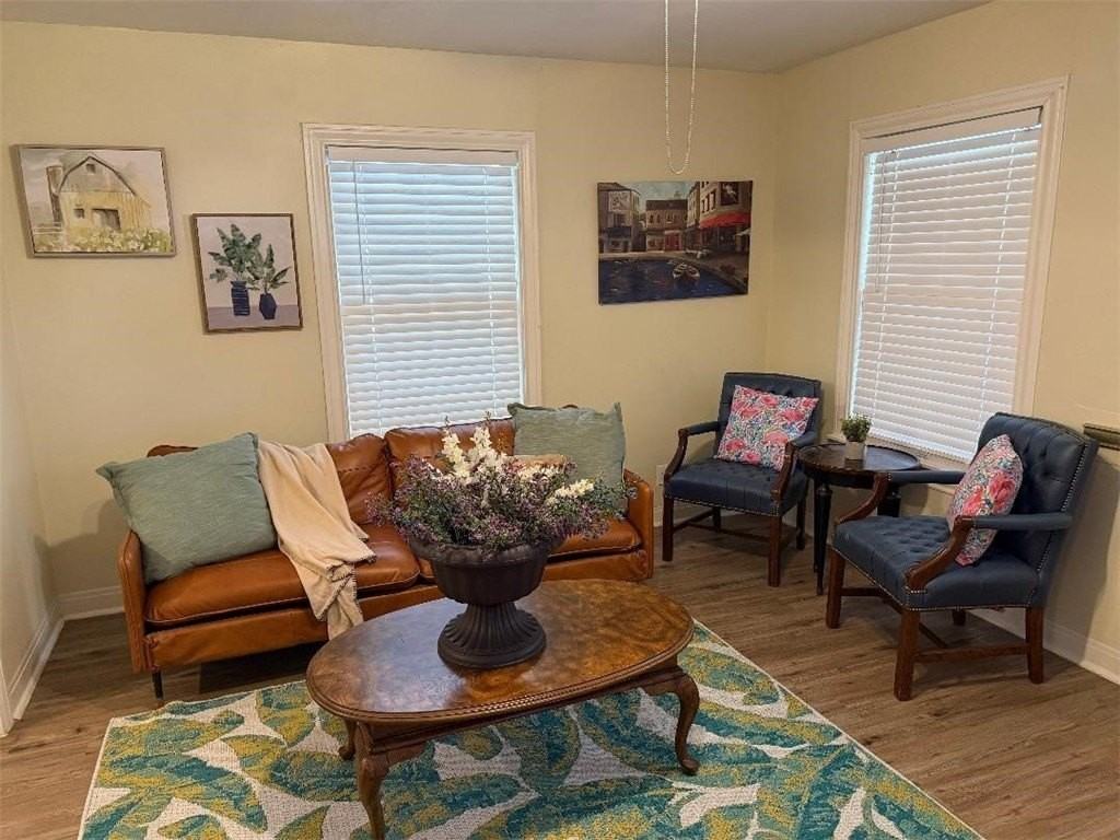 1201 York Ave - Photo 4 of 21