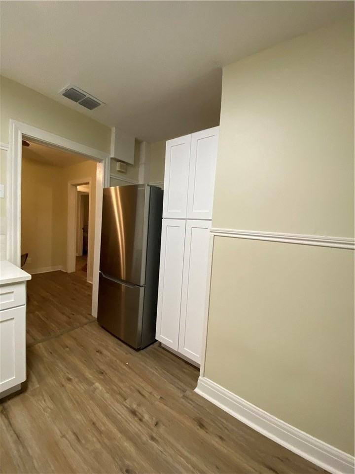 1201 York Ave - Photo 7 of 21