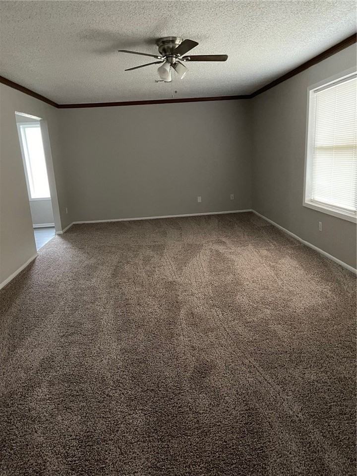 4713 Calallen Dr - Photo 4 of 9