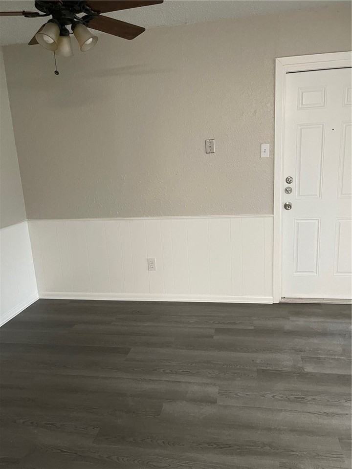 4713 Calallen Dr - Photo 5 of 9