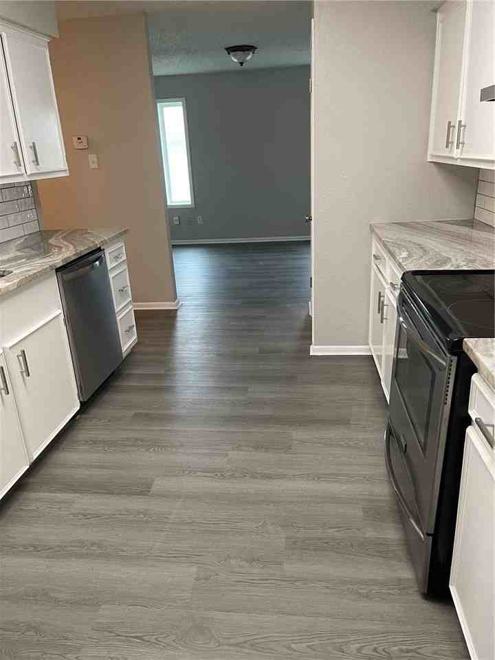 4713 Calallen Dr - Photo 6 of 9