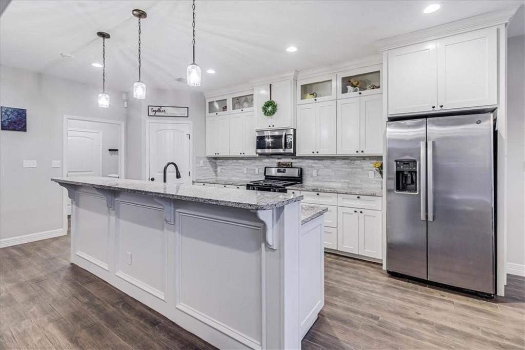 3833 Pennine Way - Photo 3 of 40