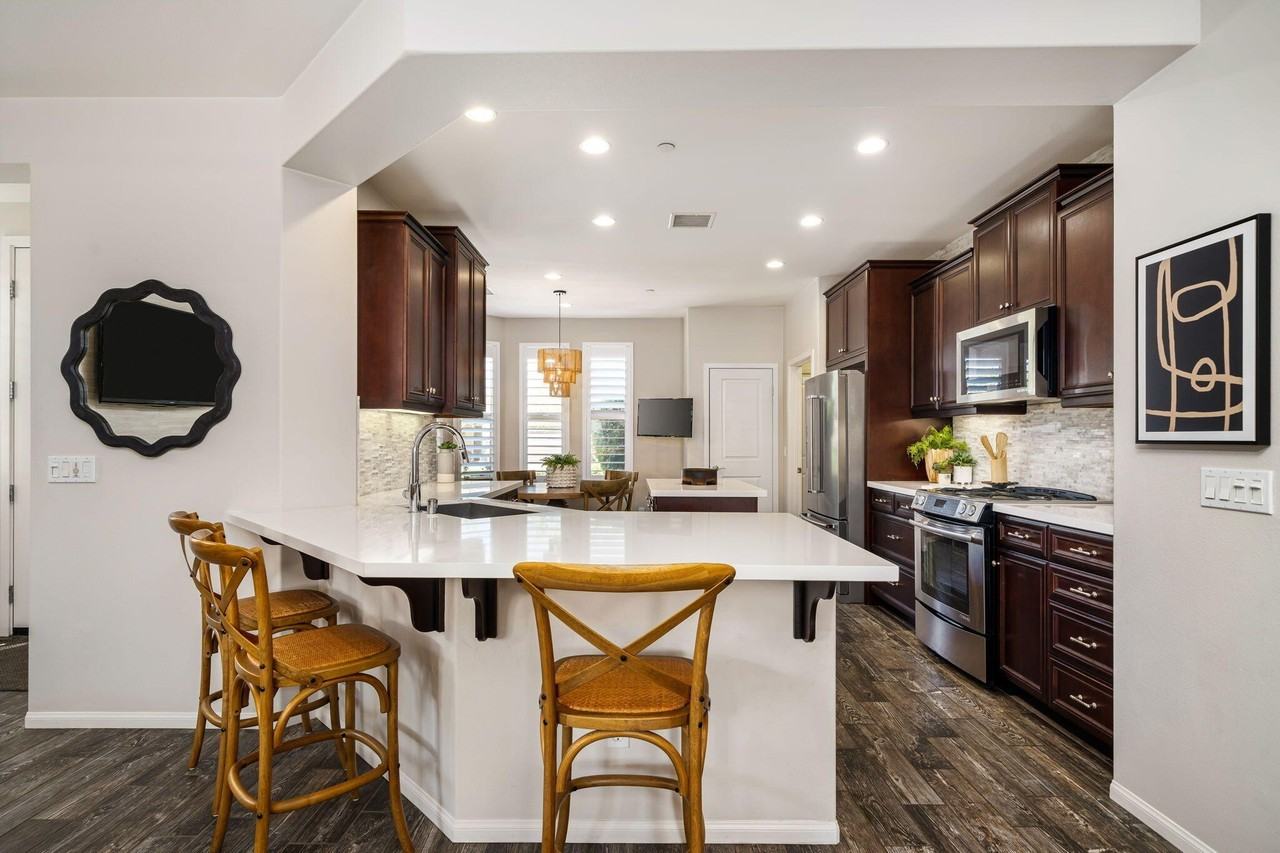 51234 Longmeadow St - Photo 6 of 30