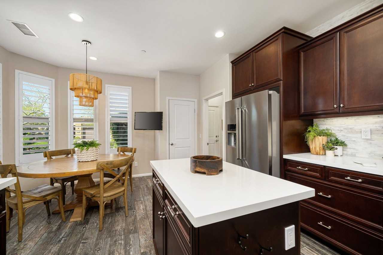 51234 Longmeadow St - Photo 7 of 30