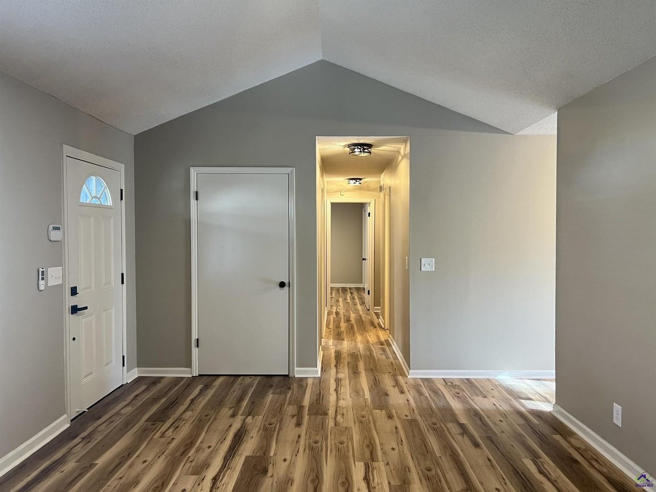 221 Jefferson Cir - Photo 6 of 38