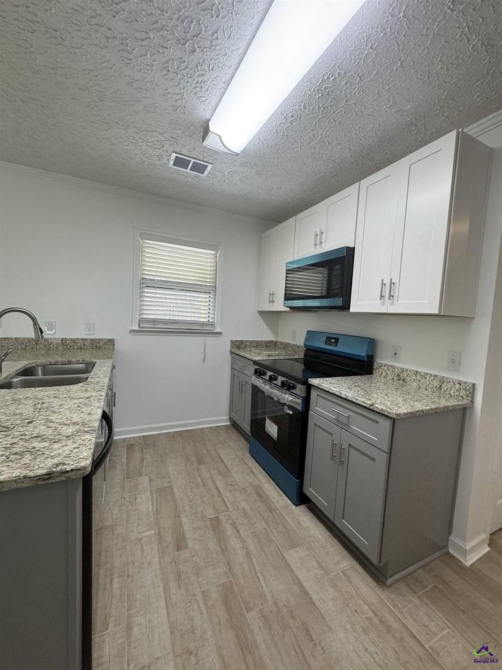 125 Wingate Cir - Photo 4 of 21