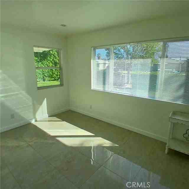 16043 San Fernando Mission Blvd - Photo 3 of 8