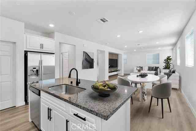 14700 Sherman Way - Photo 2 of 8